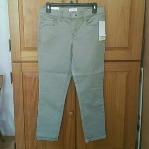 Crop pants rolled hem